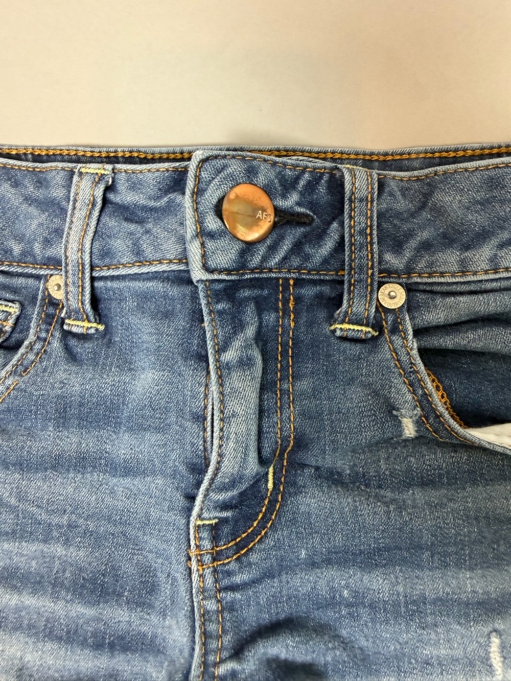 American Eagle Women’s Distressed Denim Low Rise Frayed Cut Off Shorts - Picture 5 of 10